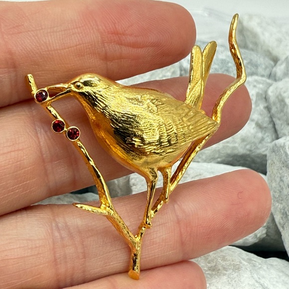 Vintage Joan Rivers Bird on Branch Brooch Gold Tone Ruby Red Rhinestone Berries - Picture 9 of 17